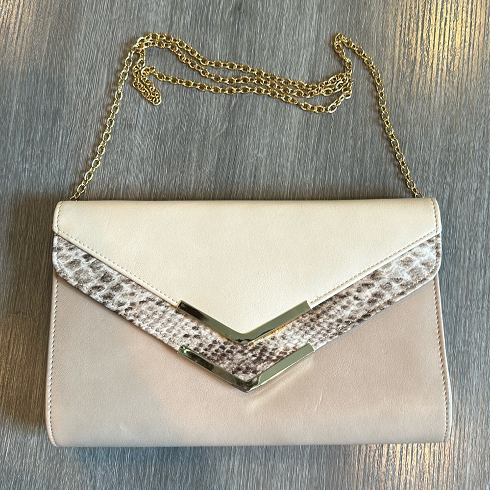 Large Taupe/Snakeskin/Beige Clutch w/Gold Hardware & Gold Detachable Chain Strap